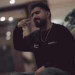 دانلود آهنگ محمد امیری پیکا بالا پایین میشن چرا هرچی میخورم